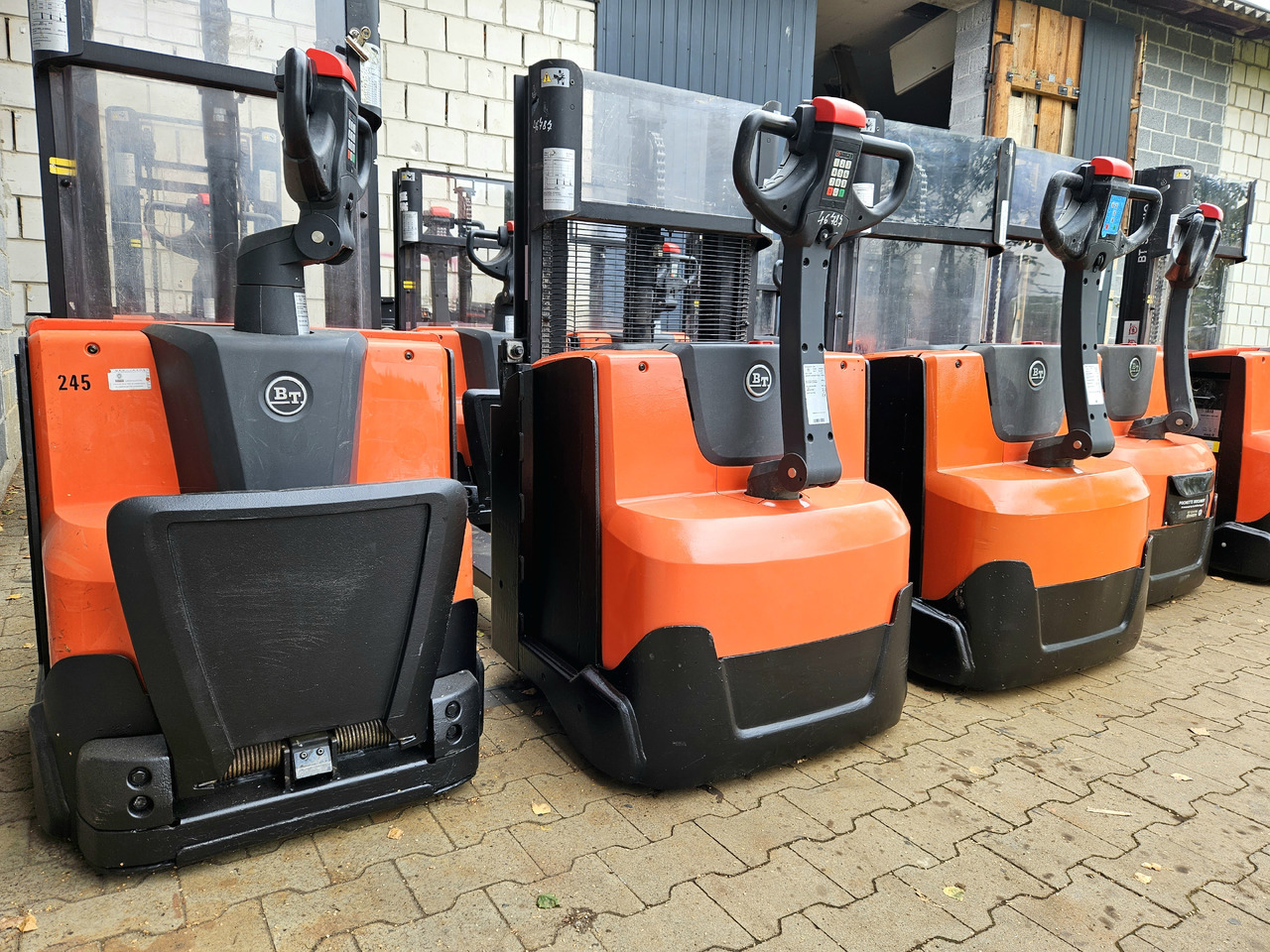 Toyota SWE 200D - معدات تكديس: صور 3 Toyota SWE 200D - معدات تكديس: صور 3