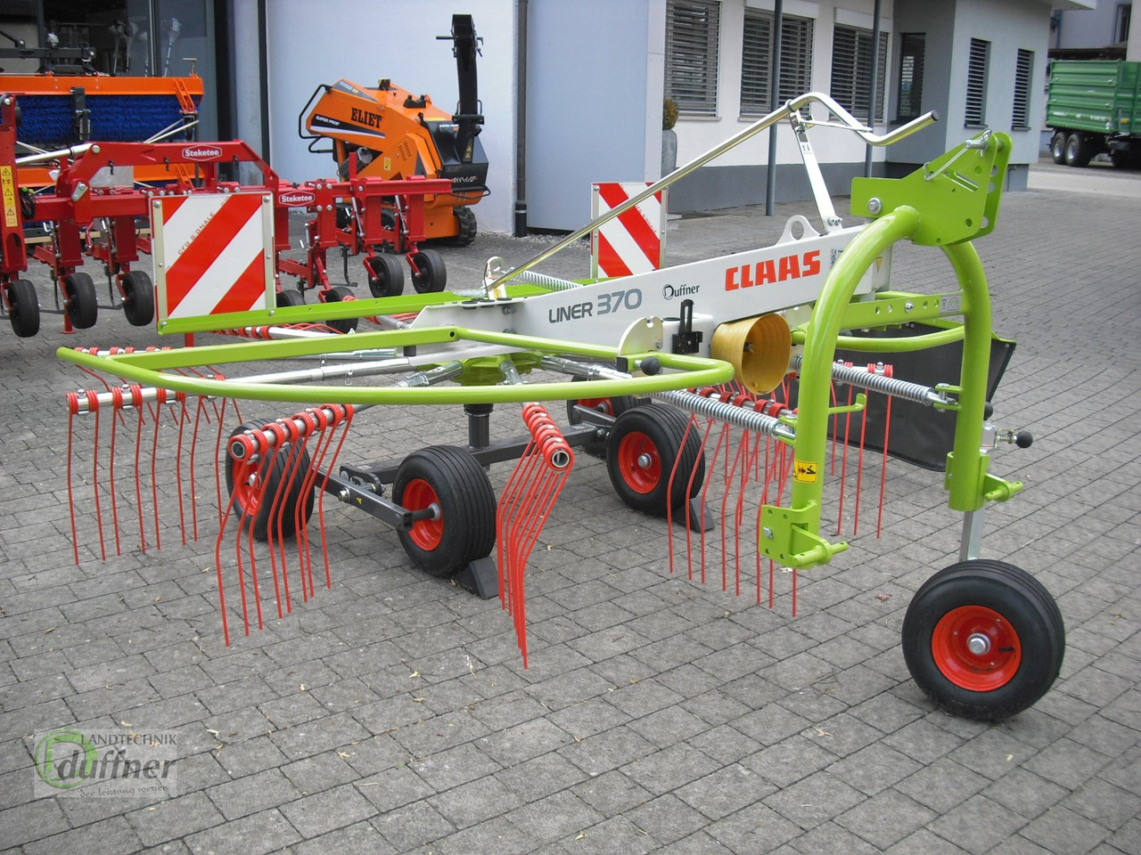 CLAAS Liner 370 - لمّامَة القش: صور 1 CLAAS Liner 370 - لمّامَة القش: صور 1
