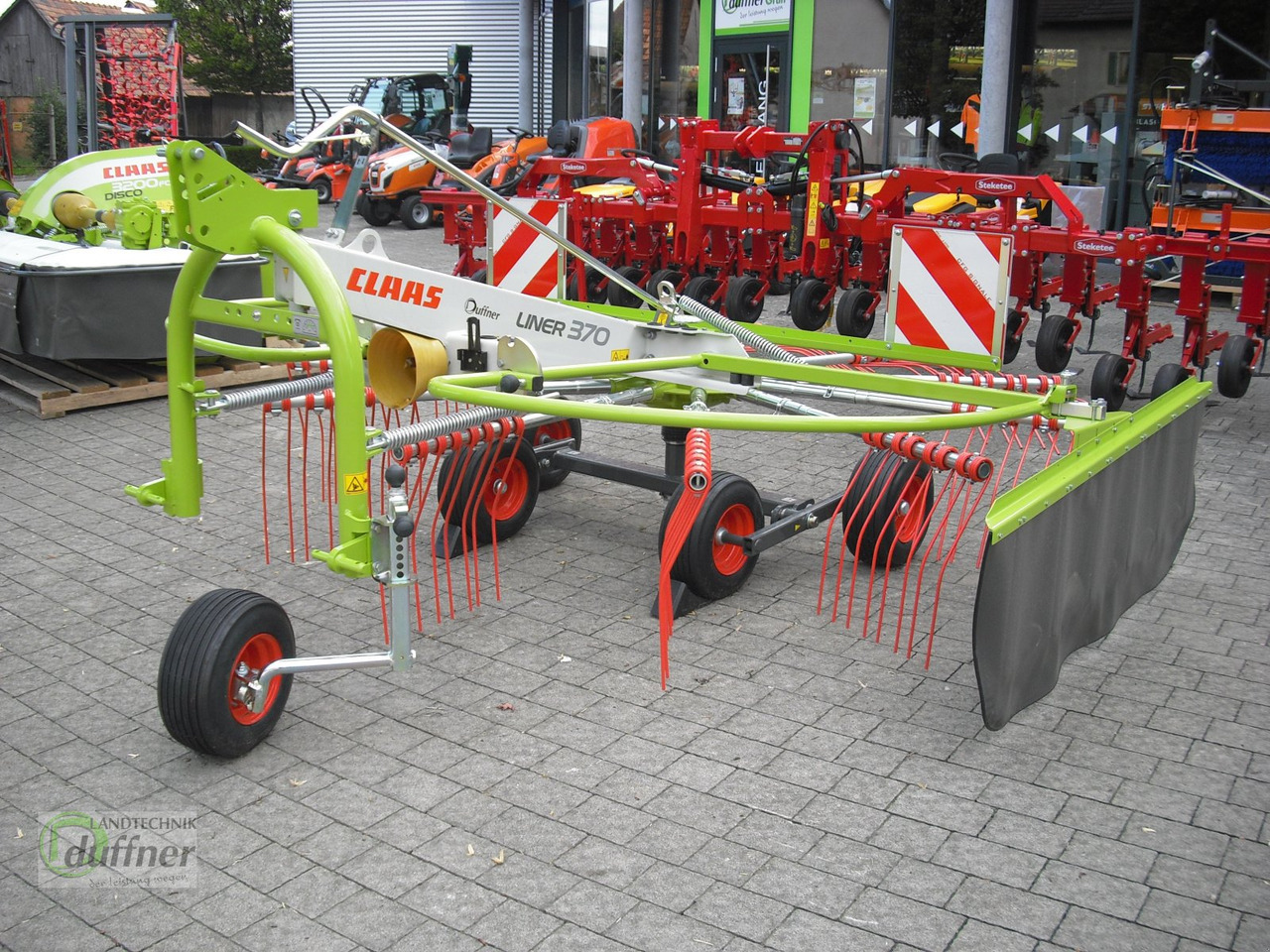 CLAAS Liner 370 - لمّامَة القش: صور 2 CLAAS Liner 370 - لمّامَة القش: صور 2