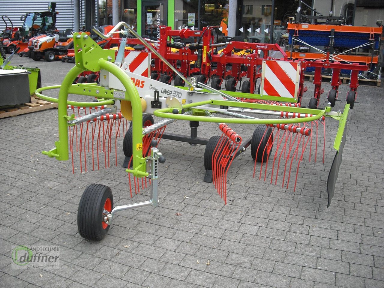 CLAAS Liner 370 - لمّامَة القش: صور 3 CLAAS Liner 370 - لمّامَة القش: صور 3