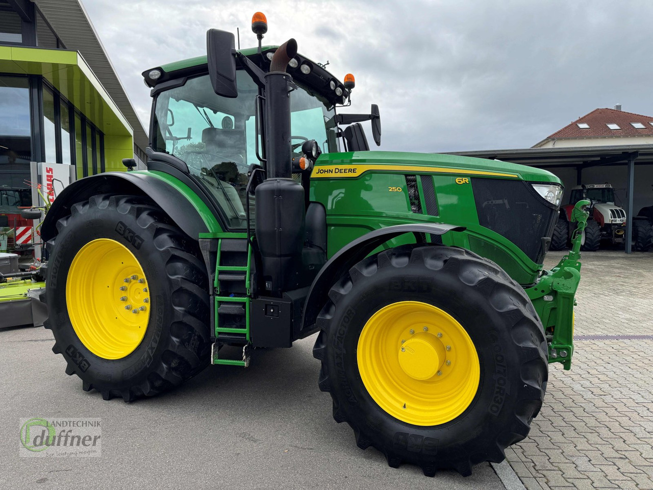 John Deere 6R 250 - جرار: صور 1 John Deere 6R 250 - جرار: صور 1