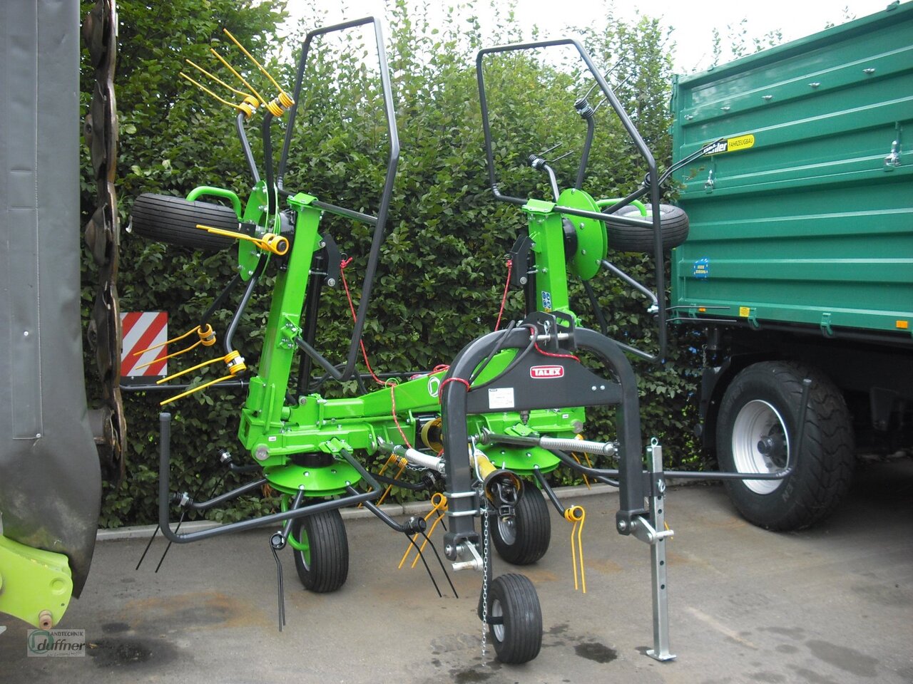 Talex Tornado 550 - لمّامَة القش: صور 1 Talex Tornado 550 - لمّامَة القش: صور 1