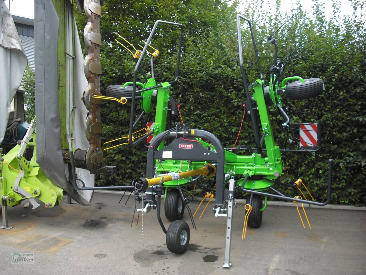 Talex Tornado 550 - لمّامَة القش: صور 2 Talex Tornado 550 - لمّامَة القش: صور 2