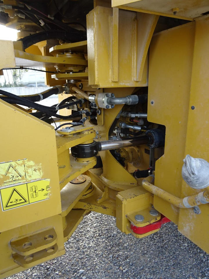 اللودر بعجل CATERPILLAR 972K: صور 15