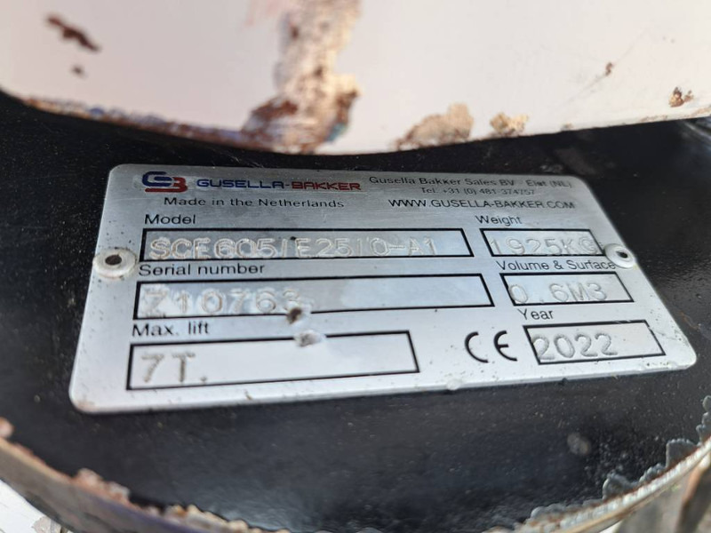 Fuchs MHL 360 D - حفارة النقل والشحن: صور 5 Fuchs MHL 360 D - حفارة النقل والشحن: صور 5