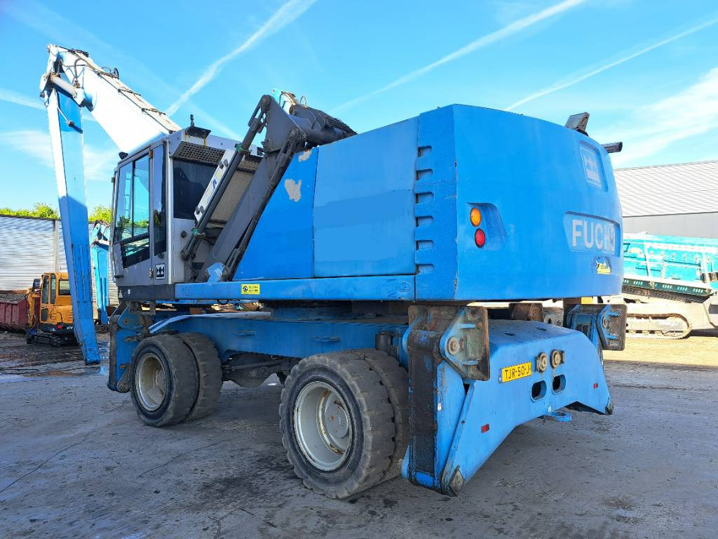 Fuchs MHL360D - حفارة النقل والشحن: صور 2 Fuchs MHL360D - حفارة النقل والشحن: صور 2