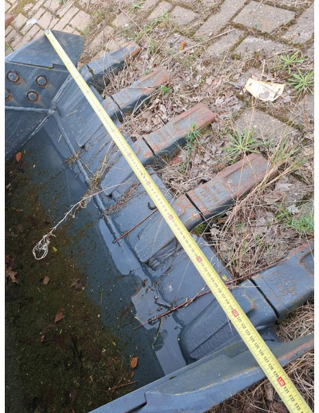 Hyundai Excavator Digging Bucket 140, 61K4-30701 - بكت - آلات البناء: صور 3 Hyundai Excavator Digging Bucket 140, 61K4-30701 - بكت - آلات البناء: صور 3