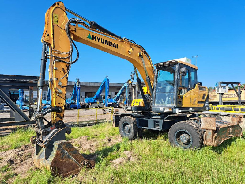 Hyundai HW140 - حفارة على عجلات: صور 1 Hyundai HW140 - حفارة على عجلات: صور 1