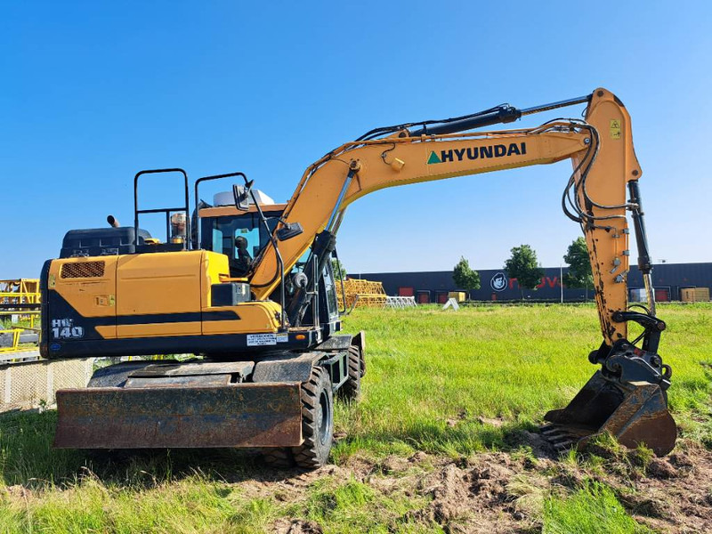 Hyundai HW140 - حفارة على عجلات: صور 4 Hyundai HW140 - حفارة على عجلات: صور 4