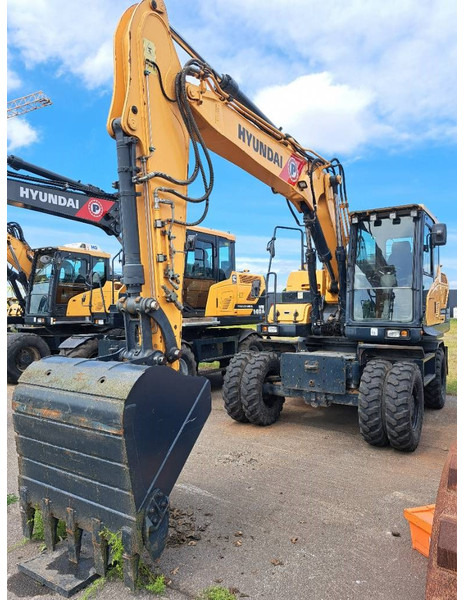 Hyundai HW140 - حفارة على عجلات: صور 4 Hyundai HW140 - حفارة على عجلات: صور 4