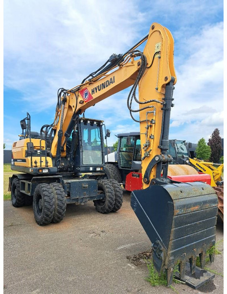 Hyundai HW140 - حفارة على عجلات: صور 5 Hyundai HW140 - حفارة على عجلات: صور 5
