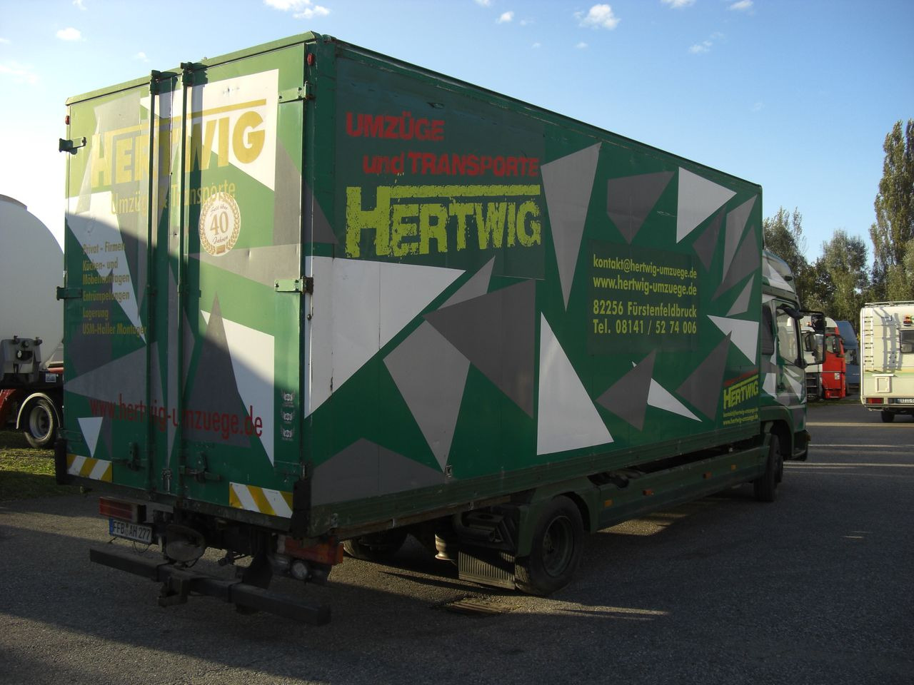 Mercedes-Benz 823L - بصندوق مغلق شاحنة: صور 3 Mercedes-Benz 823L - بصندوق مغلق شاحنة: صور 3