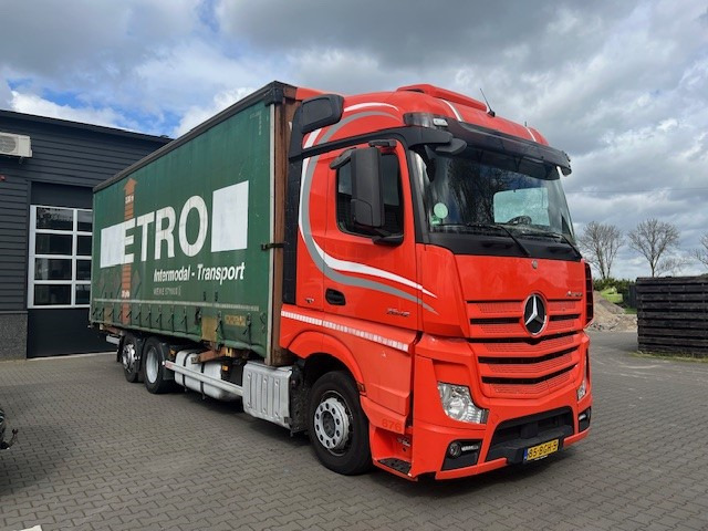 Mercedes Benz Actros 2642 6x2 Mega BDF met zeilbak - شاحنة ستارة: صور 2 Mercedes Benz Actros 2642 6x2 Mega BDF met zeilbak - شاحنة ستارة: صور 2