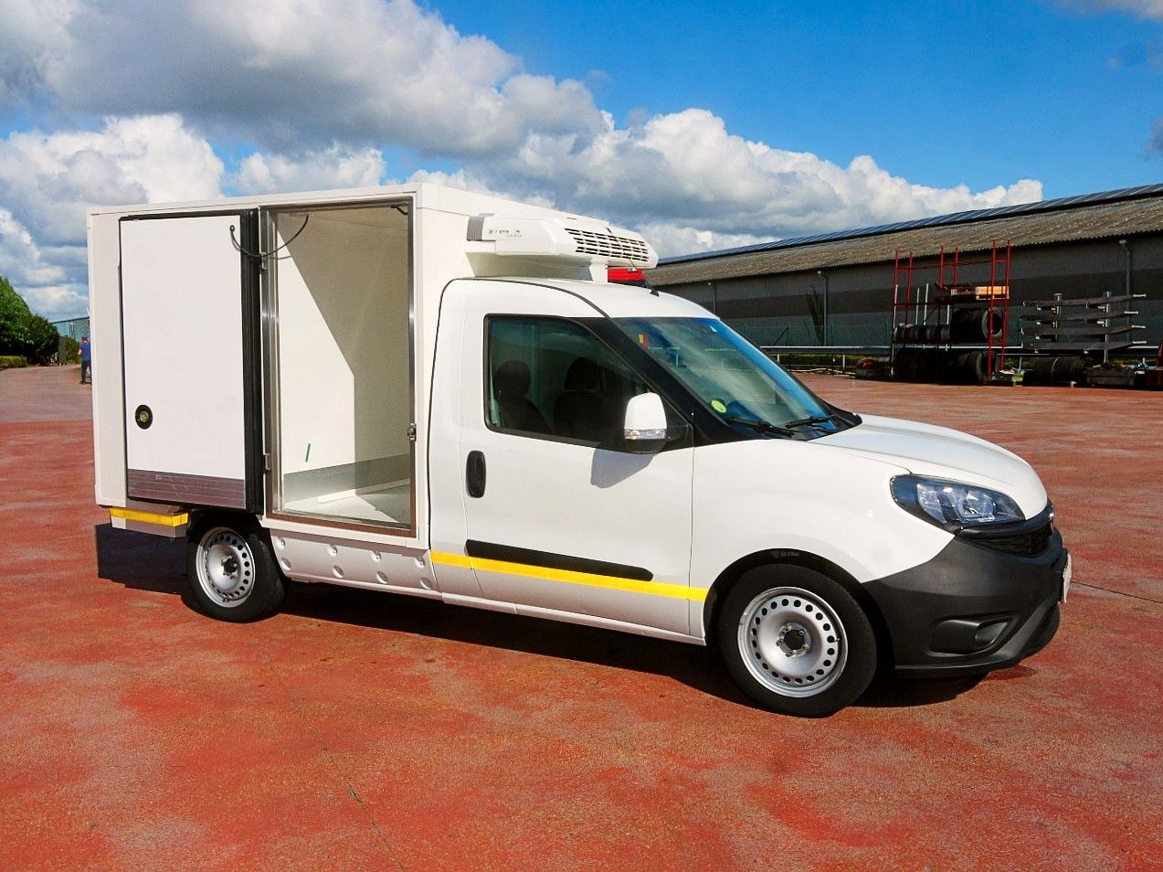 Fiat DOBLO 1.6 KUHLKOFFER THERMOKING MT A/C - الشاحنات الصغيرة المبردة: صور 3 Fiat DOBLO 1.6 KUHLKOFFER THERMOKING MT A/C - الشاحنات الصغيرة المبردة: صور 3