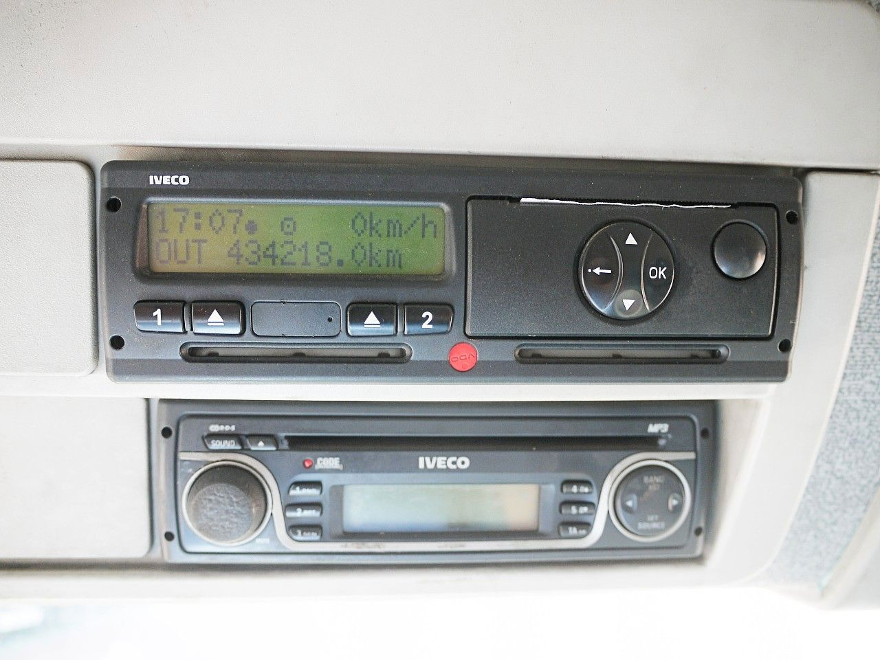 مبردة شاحنة Iveco 120E18 EUROCARGO KUHLKOFFER CARRIER SUPRA 550: صور 13
