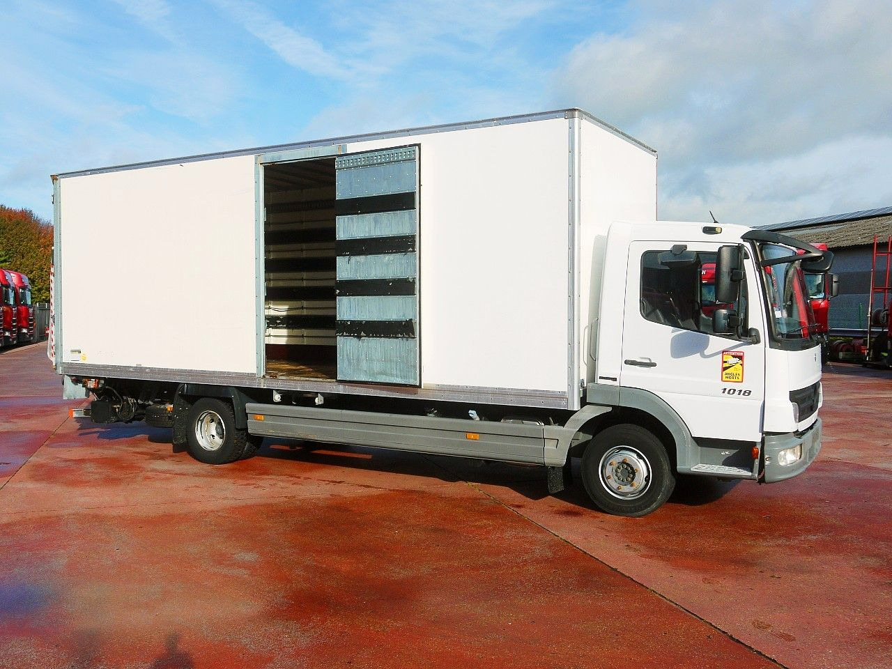 Mercedes-Benz 1018 ATEGO MEUBEL KOFFER A/C LBW LUFT 112tkm - بصندوق مغلق شاحنة: صور 3 Mercedes-Benz 1018 ATEGO MEUBEL KOFFER A/C LBW LUFT 112tkm - بصندوق مغلق شاحنة: صور 3