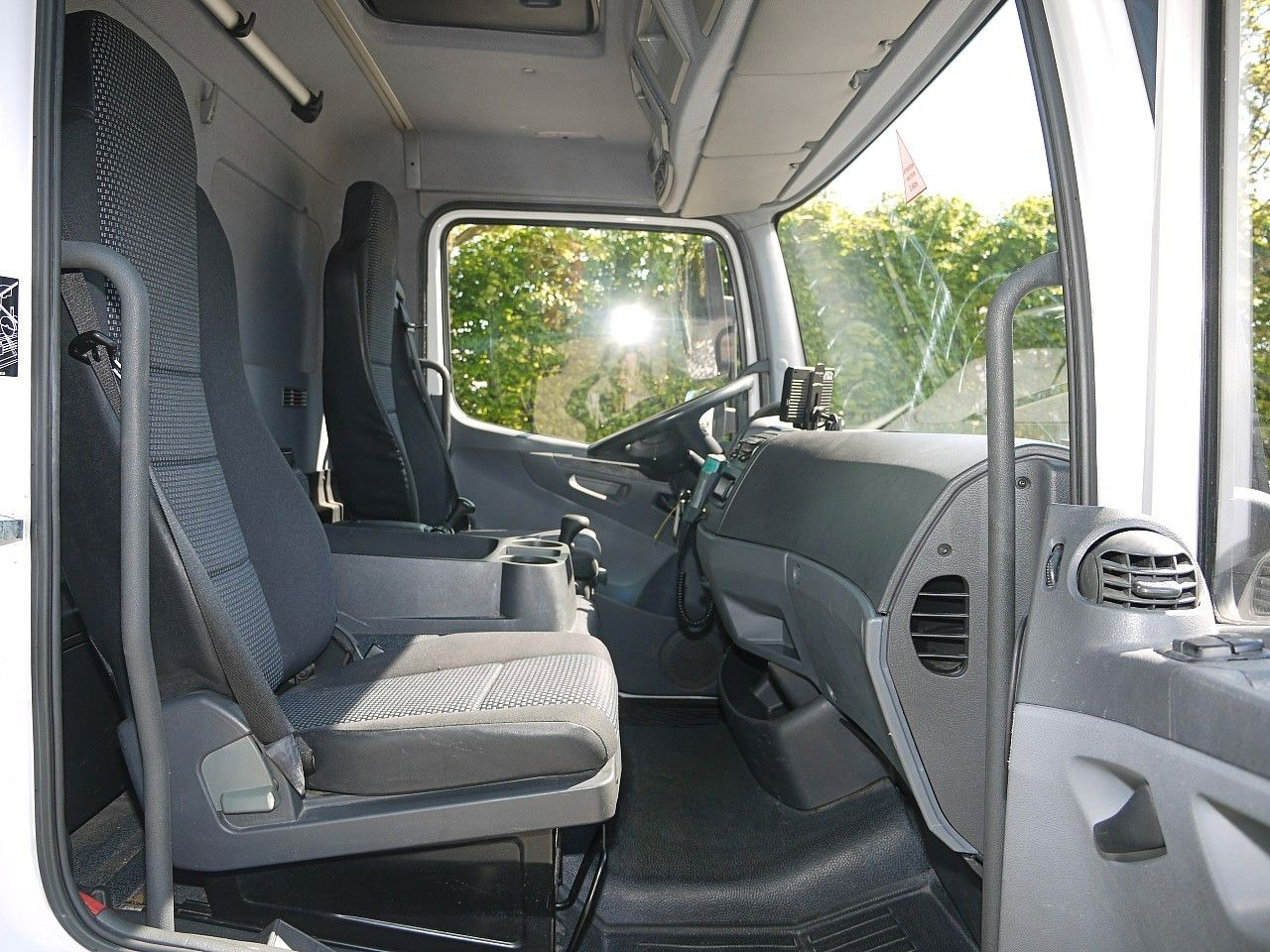 بصندوق مغلق شاحنة Mercedes-Benz 1318 ATEGO MEUBEL KOFFER LBW MANUAL  LUFTFEDERNG: صور 13