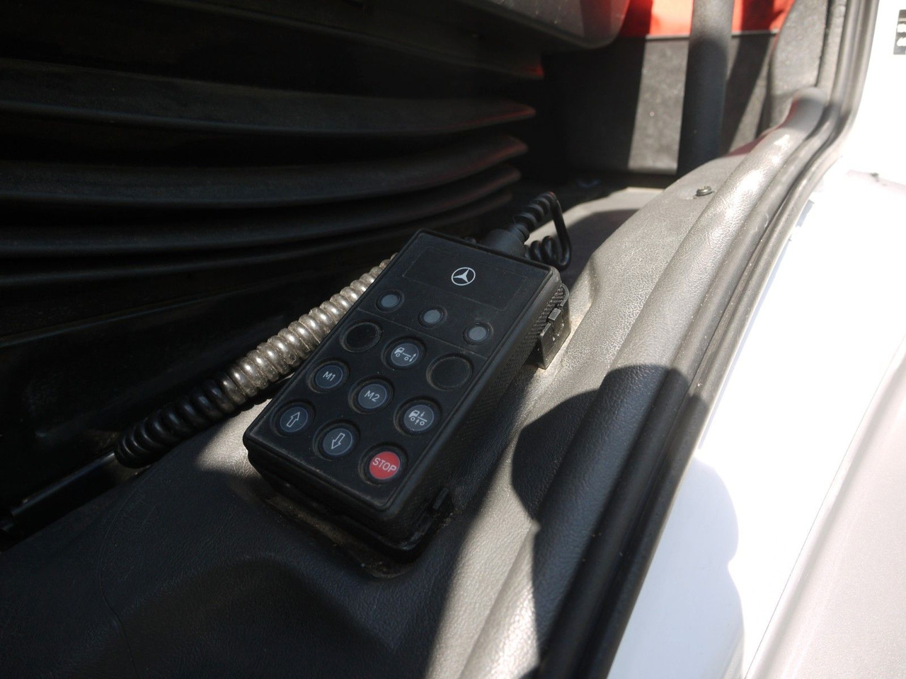 بصندوق مغلق شاحنة Mercedes-Benz 1318 ATEGO MEUBEL KOFFER LBW MANUAL  LUFTFEDERNG: صور 16