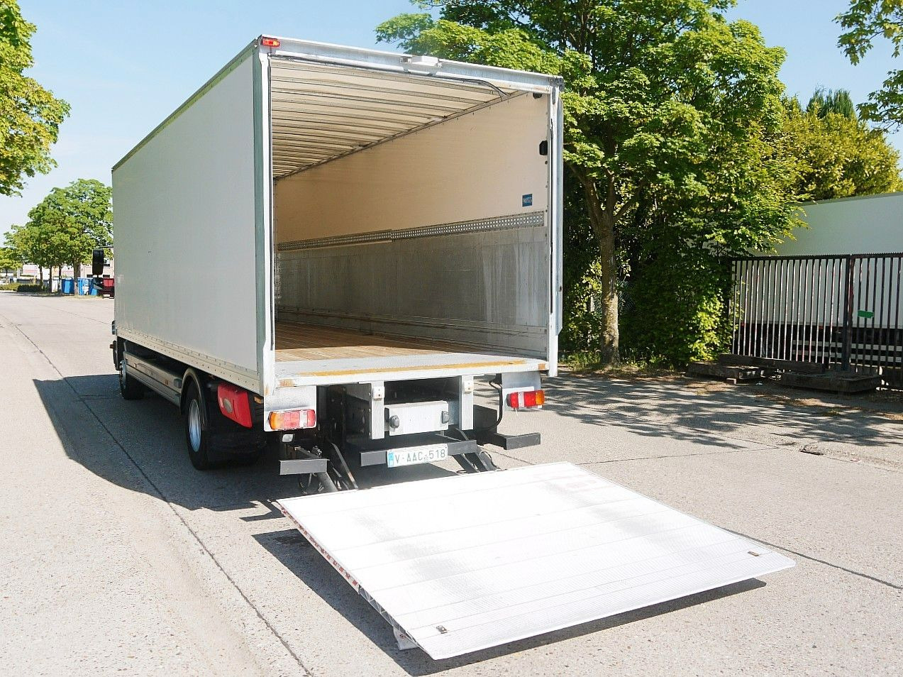 بصندوق مغلق شاحنة Mercedes-Benz 1318 ATEGO MEUBEL KOFFER LBW MANUAL  LUFTFEDERNG: صور 7