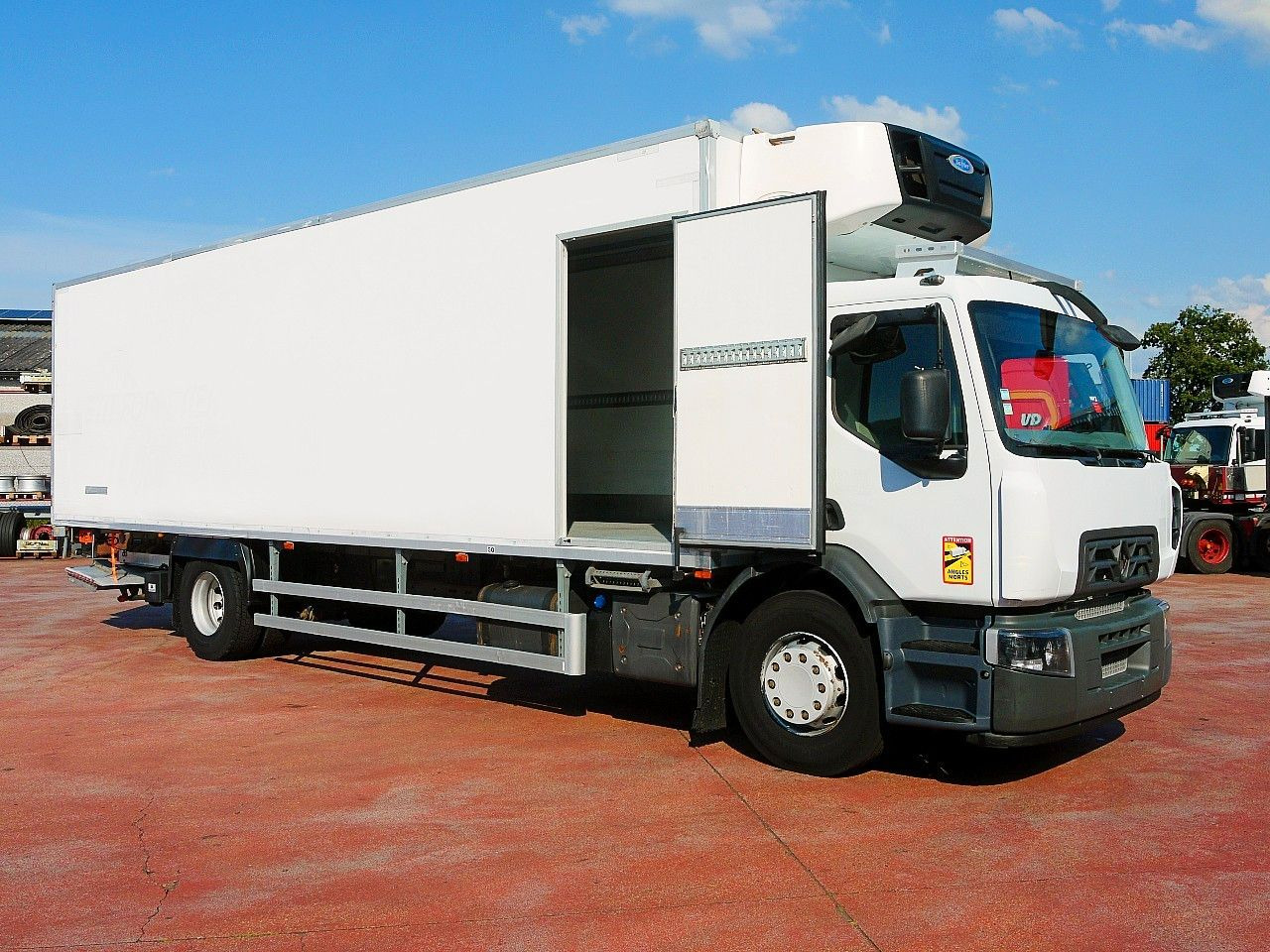 Renault D19.280 KUHLKOFFER CARRIER SUPRA 1150 MT - مبردة شاحنة: صور 3 Renault D19.280 KUHLKOFFER CARRIER SUPRA 1150 MT - مبردة شاحنة: صور 3