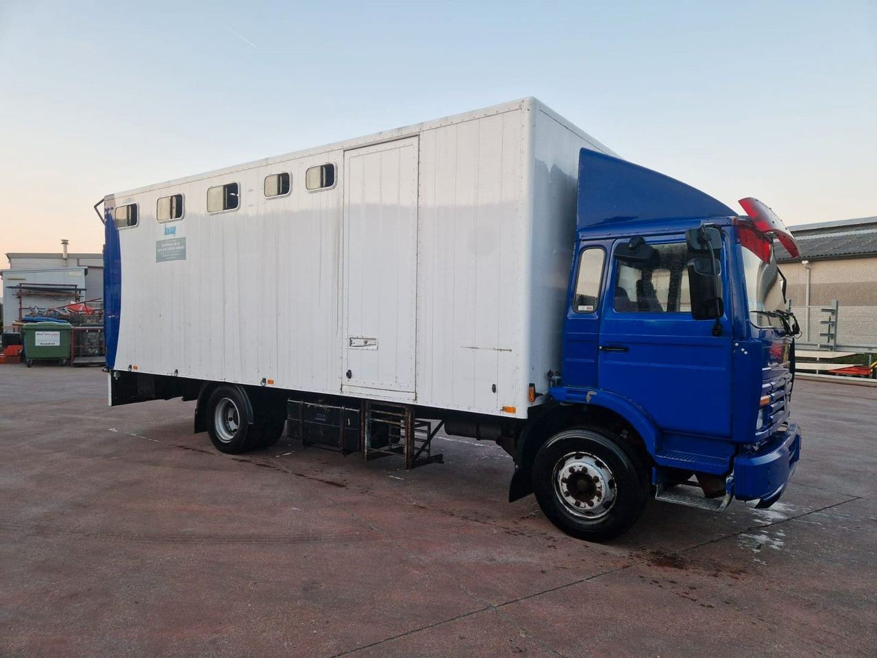 Renault MIDLINER M KOFFER LADEBORDWAND HELLO AFRIKA - بصندوق مغلق شاحنة: صور 1 Renault MIDLINER M KOFFER LADEBORDWAND HELLO AFRIKA - بصندوق مغلق شاحنة: صور 1