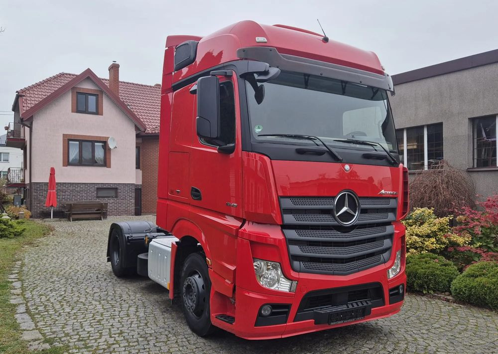 Mercedes-Benz 1845 - شاحنة جرار: صور 3 Mercedes-Benz 1845 - شاحنة جرار: صور 3