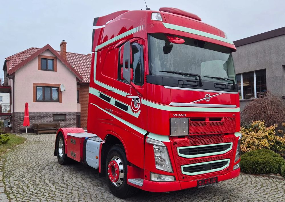 Volvo FH GLOBETROTTER - شاحنة جرار: صور 3 Volvo FH GLOBETROTTER - شاحنة جرار: صور 3