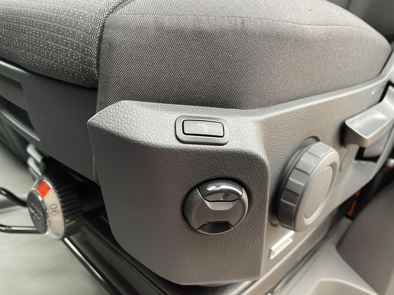 سيارة MAN TGE 3.180 Kasten L3H2 ACC LED STANDHZ NAVI: صور 30