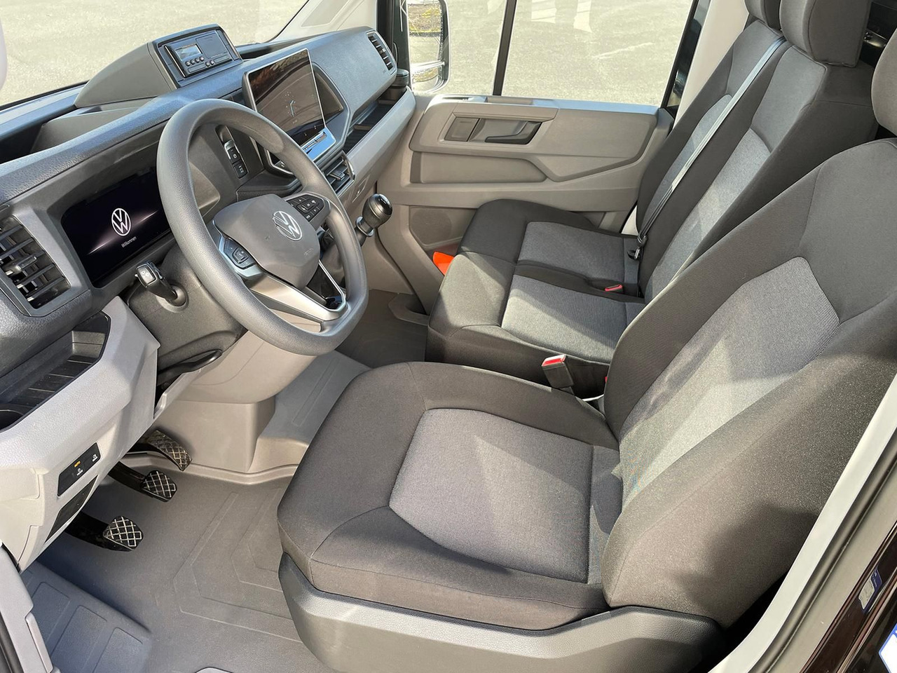 ميكروباص Volkswagen Crafter Kasten 35 L4H3 NAV SITZHZ AHK DAB KAMERA: صور 25