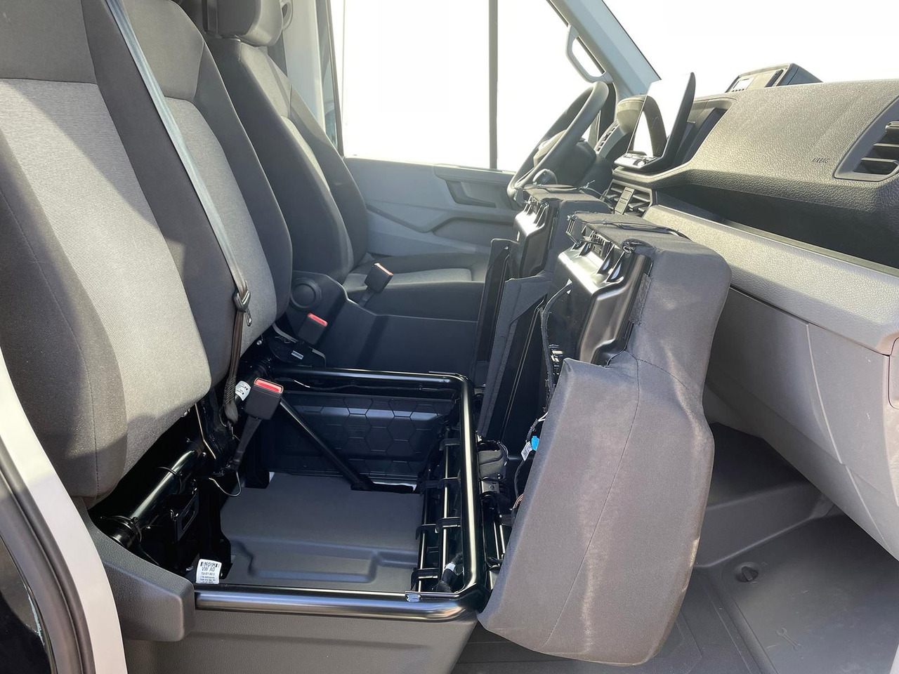 ميكروباص Volkswagen Crafter Kasten 35 L4H3 NAV SITZHZ AHK DAB KAMERA: صور 28