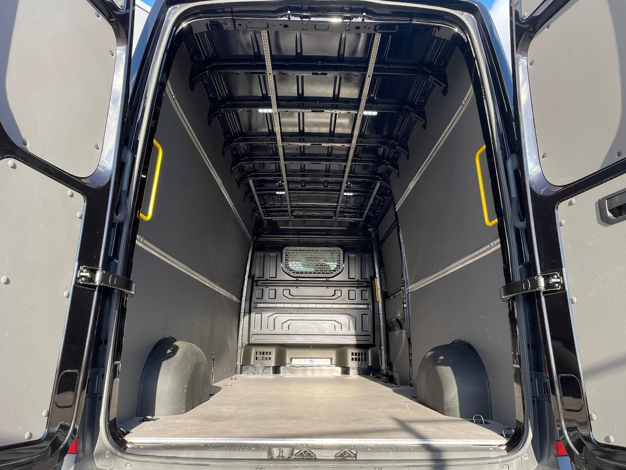 ميكروباص Volkswagen Crafter Kasten 35 L4H3 NAV SITZHZ AHK DAB KAMERA: صور 10