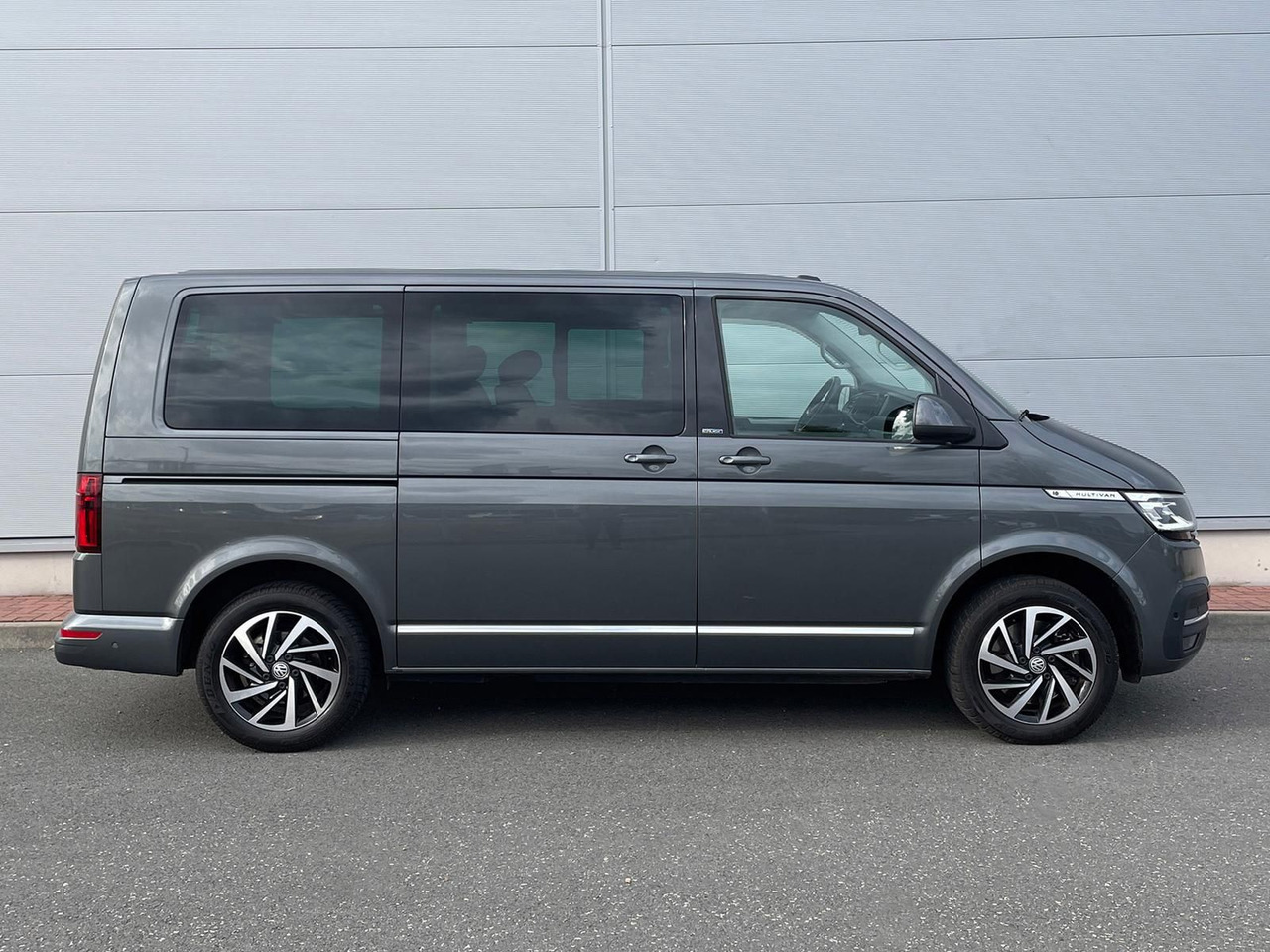 Volkswagen T6.1 Multivan Comfortline 4M ACC KAMERA SITZHZ - حافلة صغيرة, ميكروباص: صور 5 Volkswagen T6.1 Multivan Comfortline 4M ACC KAMERA SITZHZ - حافلة صغيرة, ميكروباص: صور 5