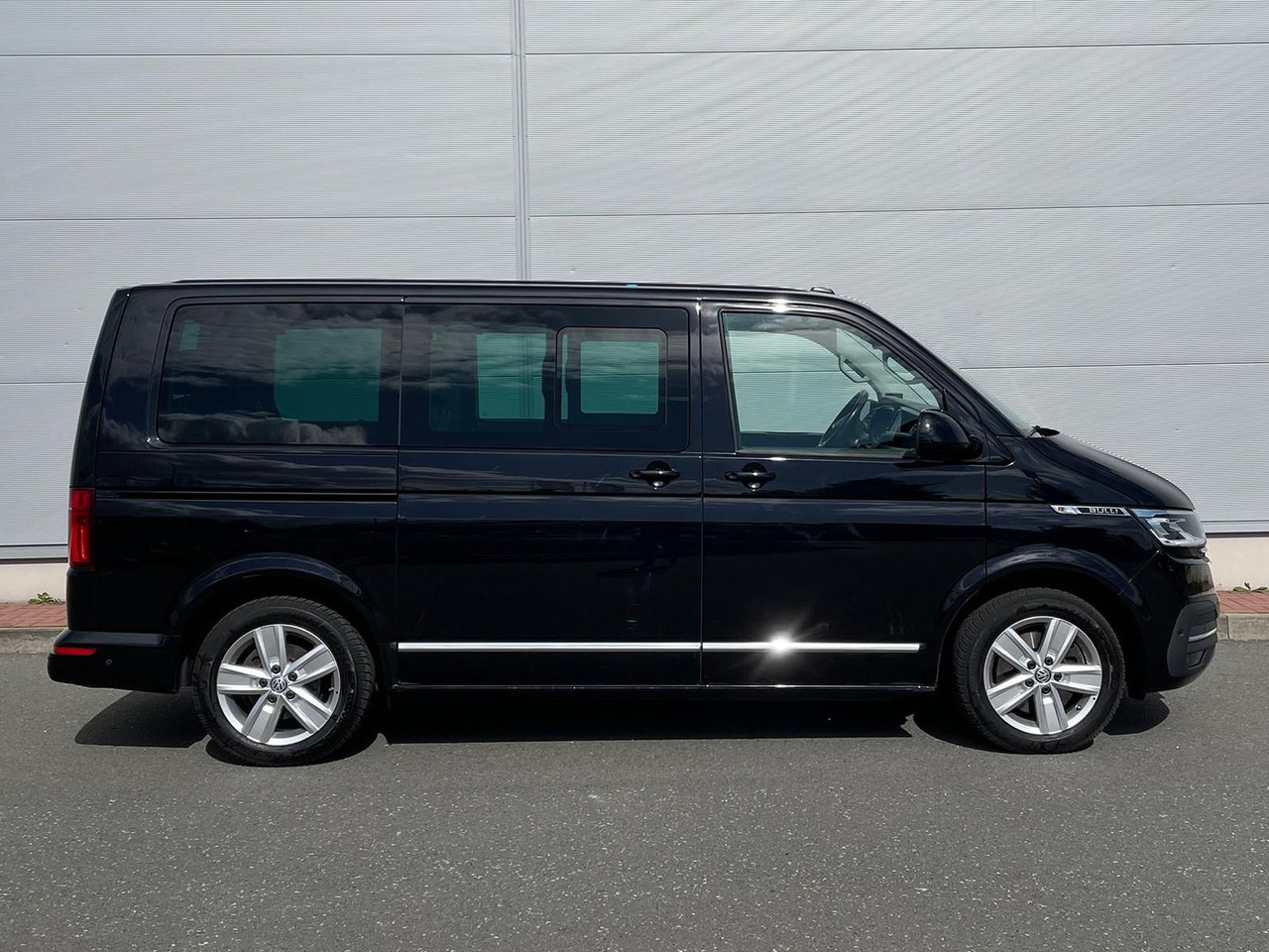 Volkswagen T6.1 Multivan Highline 4M LEDER STANDHZ SITZHZ - حافلة صغيرة, ميكروباص: صور 5 Volkswagen T6.1 Multivan Highline 4M LEDER STANDHZ SITZHZ - حافلة صغيرة, ميكروباص: صور 5