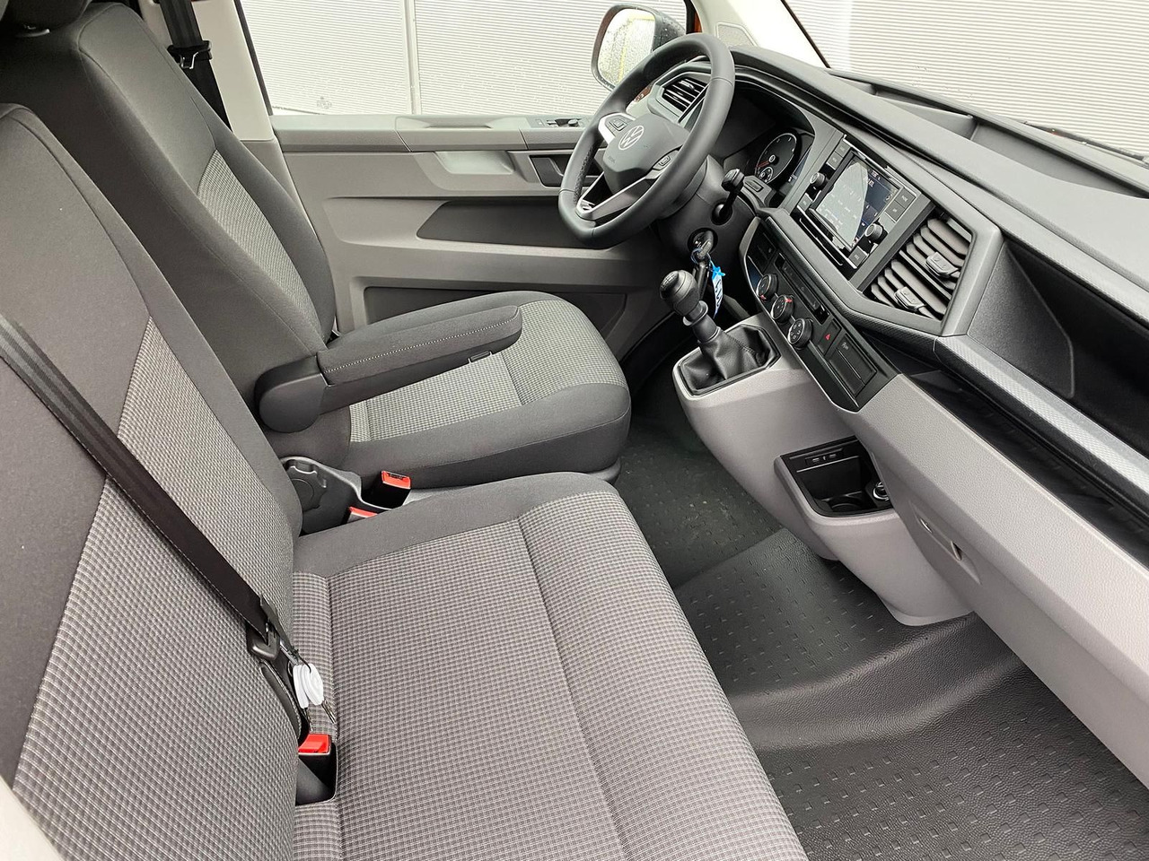 فان Volkswagen T6.1 Transporter Kasten lang LED PDC KLIMA SITZH: صور 14