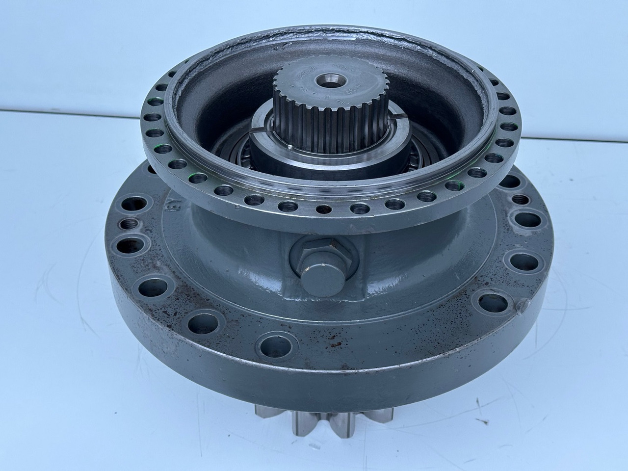 Liebherr Abtriebswellengehäuse ID-Nr.90013701 mit Abtriebswelle ID-Nr.90214087. SAT275A290. R922 LC-1486. R924 LC-1487. #0774#0784# - محرك سوينغ - حفارات زحافة: صور 3 Liebherr Abtriebswellengehäuse ID-Nr.90013701 mit Abtriebswelle ID-Nr.90214087. SAT275A290. R922 LC-1486. R924 LC-1487. #0774#0784# - محرك سوينغ - حفارات زحافة: صور 3