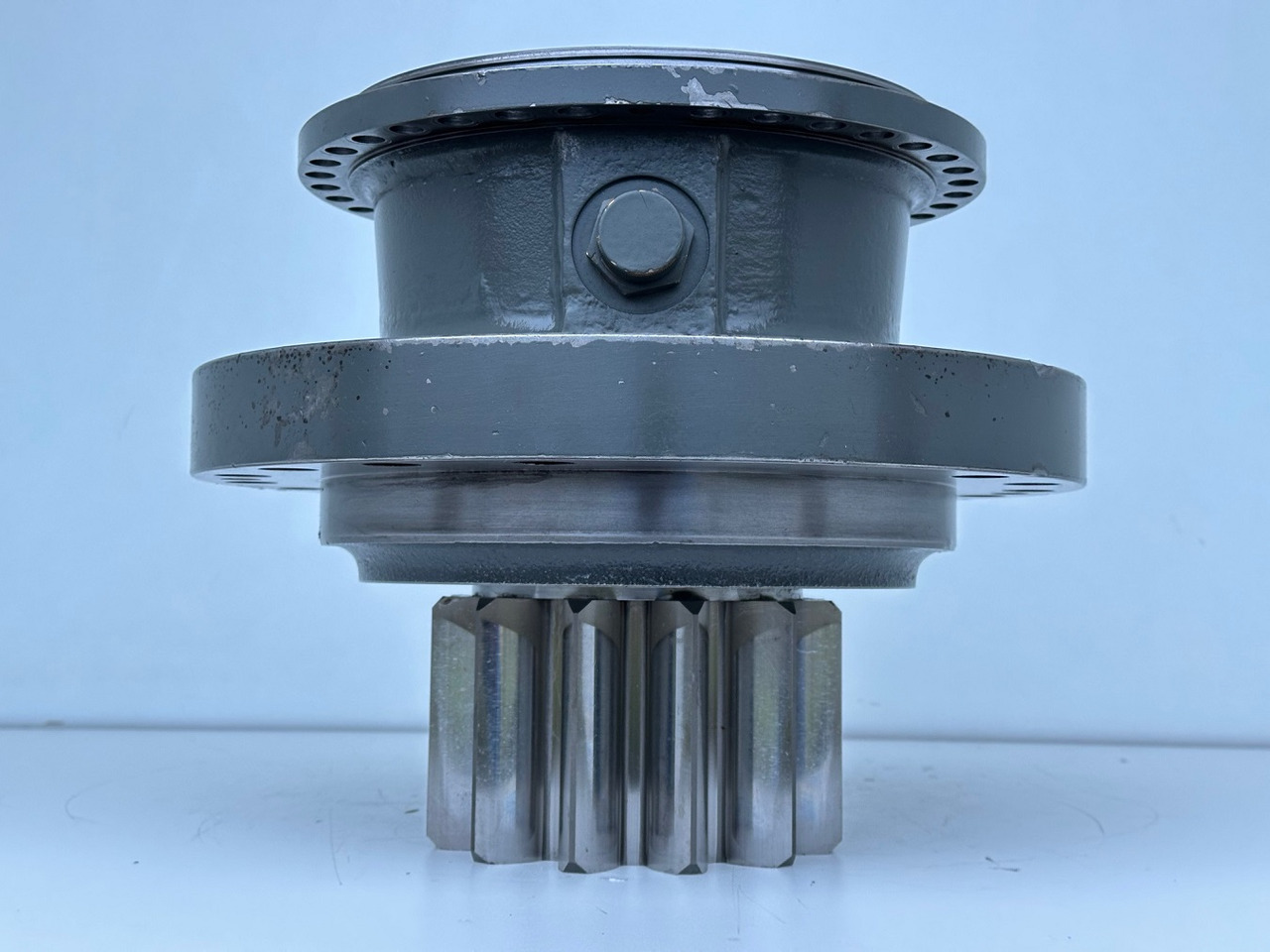 Liebherr Abtriebswellengehäuse ID-Nr.90013701 mit Abtriebswelle ID-Nr.90214087. SAT275A290. R922 LC-1486. R924 LC-1487. #0774#0784# - محرك سوينغ - حفارات زحافة: صور 2 Liebherr Abtriebswellengehäuse ID-Nr.90013701 mit Abtriebswelle ID-Nr.90214087. SAT275A290. R922 LC-1486. R924 LC-1487. #0774#0784# - محرك سوينغ - حفارات زحافة: صور 2