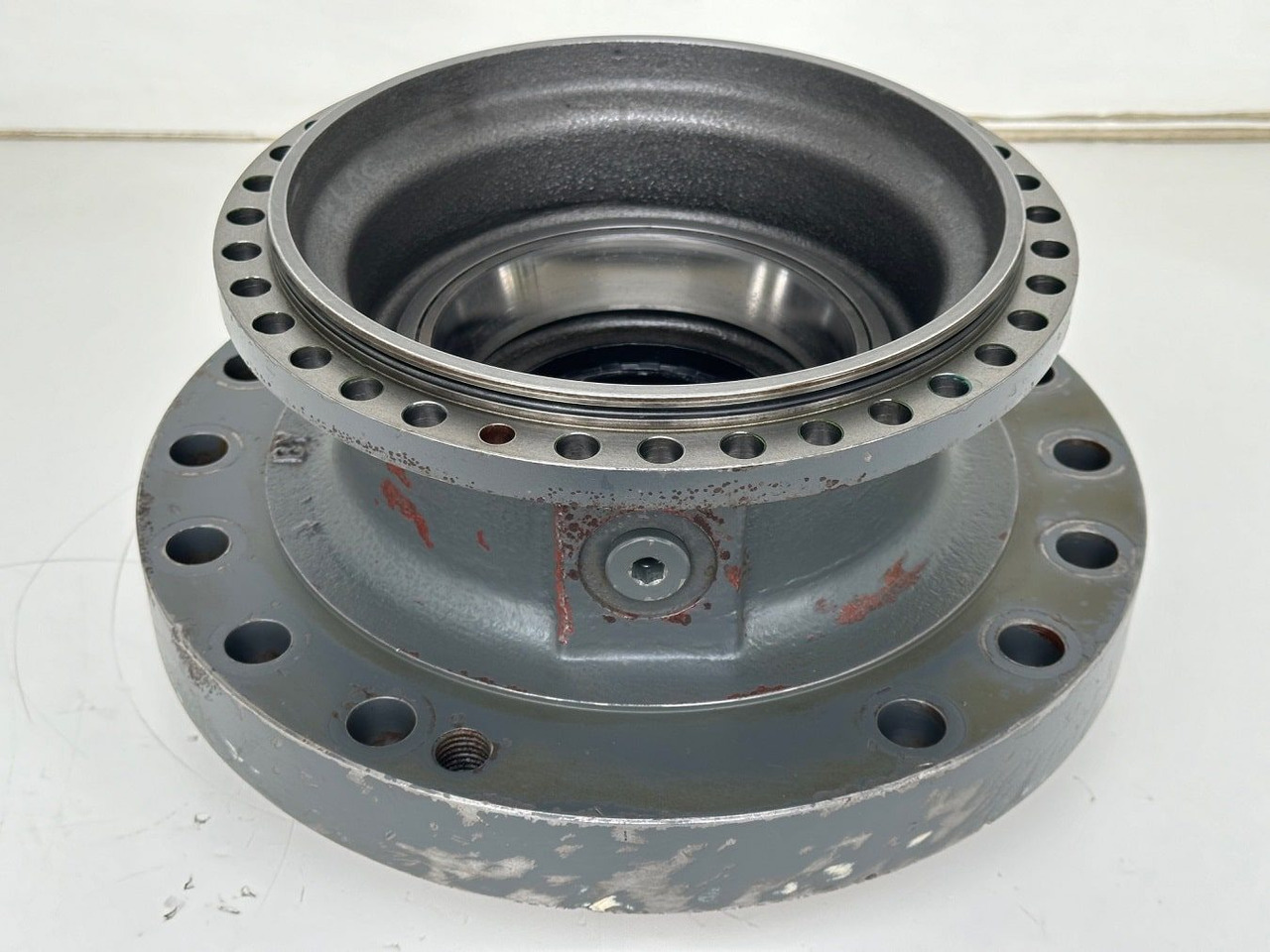 Liebherr Abtriebswellengehäuse ID-Nr.90018934. A924 HL, A924, LH30 C, LH30 M, LH35 M, LH35 MT, R922. #ABTR.GEH.0767#0764# - محرك سوينغ - آلات البناء: صور 1 Liebherr Abtriebswellengehäuse ID-Nr.90018934. A924 HL, A924, LH30 C, LH30 M, LH35 M, LH35 MT, R922. #ABTR.GEH.0767#0764# - محرك سوينغ - آلات البناء: صور 1