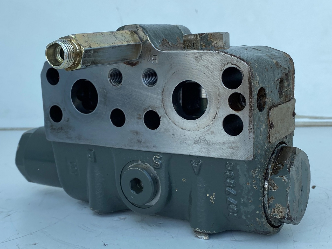 Liebherr Bremsventil ID-Nr.10471957. LOS914, LOS924, R902, R904, R912, R914, R922, R924, R924 COMP, R924 COMPA. #STM20.05## - محرك السفر - حفارات زحافة: صور 5 Liebherr Bremsventil ID-Nr.10471957. LOS914, LOS924, R902, R904, R912, R914, R922, R924, R924 COMP, R924 COMPA. #STM20.05## - محرك السفر - حفارات زحافة: صور 5