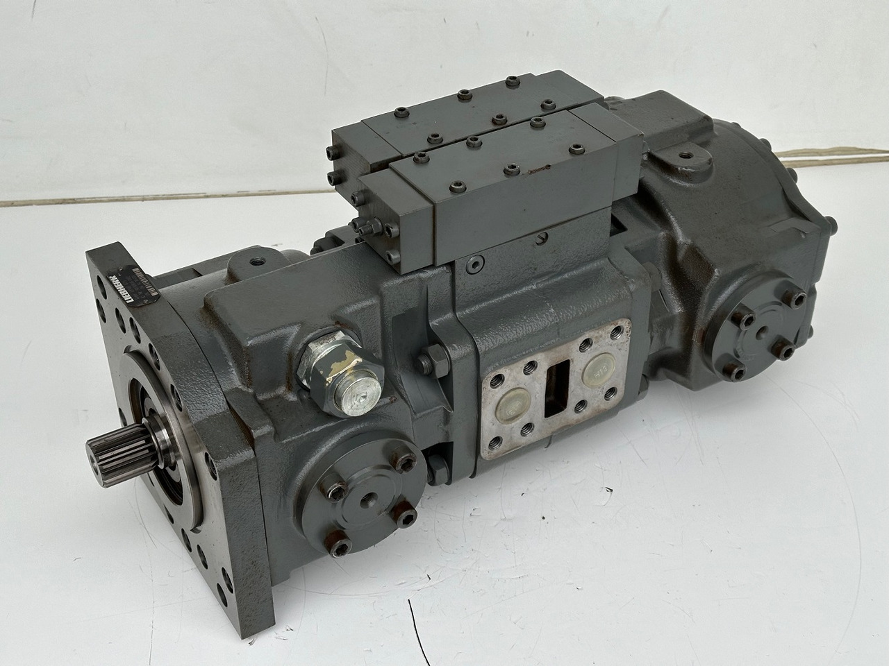 Liebherr Hydraulikdoppelpumpe Typ:LPVD 075.   ID-Nr.9076806 - ID-Nr.9279749 - ID-Nr.9880487 - ID-Nr.9073988.  A902 IND - A904 IND.  #9076806.15495# - مضخة هيدروليكية - آلات البناء: صور 2 Liebherr Hydraulikdoppelpumpe Typ:LPVD 075.   ID-Nr.9076806 - ID-Nr.9279749 - ID-Nr.9880487 - ID-Nr.9073988.  A902 IND - A904 IND.  #9076806.15495# - مضخة هيدروليكية - آلات البناء: صور 2