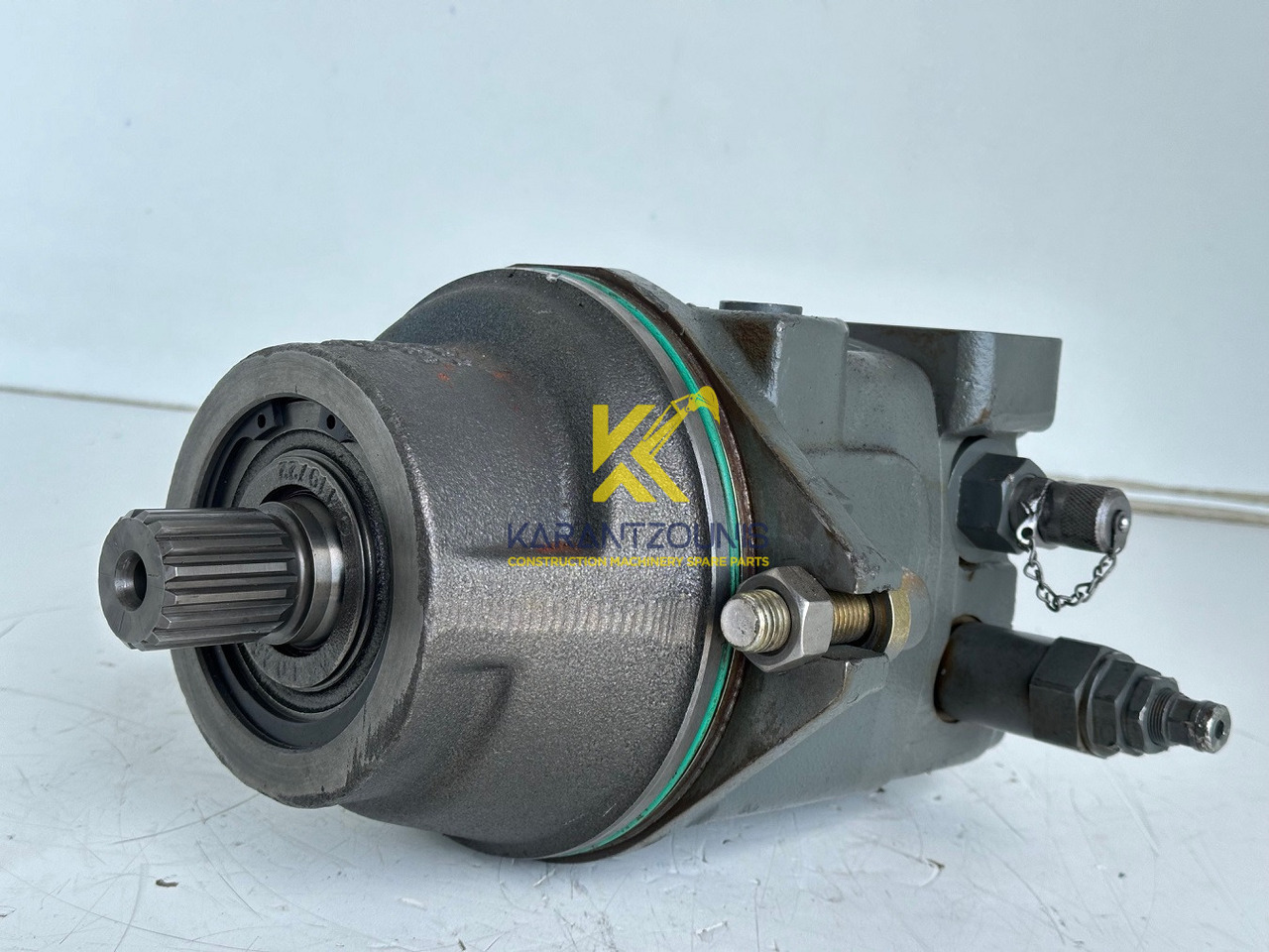 Liebherr Hydraulikeinbaumotor Typ:FMF058, ID-Nr.10122576 - ID-Nr.10145827 - ID-Nr.11371069. LOS1906, P924 COMP , R906, R906 PROTO, R916, R922, R924, R924 COMP, R926 COMP, R926 K LC. #39780# - محرك هيدروليكي - حفارة: صور 1 Liebherr Hydraulikeinbaumotor Typ:FMF058, ID-Nr.10122576 - ID-Nr.10145827 - ID-Nr.11371069. LOS1906, P924 COMP , R906, R906 PROTO, R916, R922, R924, R924 COMP, R926 COMP, R926 K LC. #39780# - محرك هيدروليكي - حفارة: صور 1