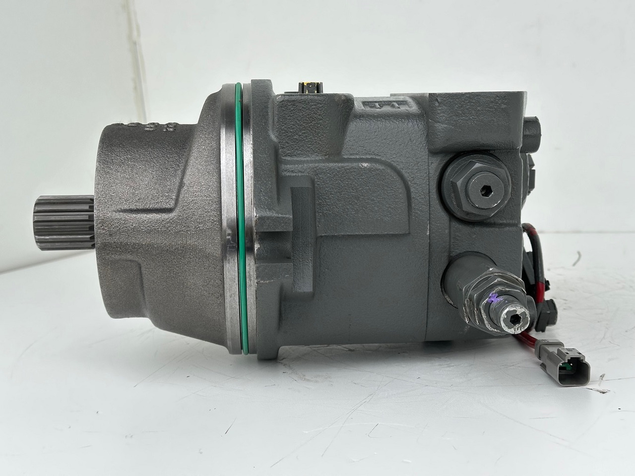 Liebherr Hydraulikeinbaumotor Typ:FMF058. ID-Nr.12483261. SAT275/266. R926 K-LC-1565, R926 K-LC-1827, R930 T-1980. #12483261.00573# - محرك هيدروليكي - حفارات زحافة: صور 5 Liebherr Hydraulikeinbaumotor Typ:FMF058. ID-Nr.12483261. SAT275/266. R926 K-LC-1565, R926 K-LC-1827, R930 T-1980. #12483261.00573# - محرك هيدروليكي - حفارات زحافة: صور 5