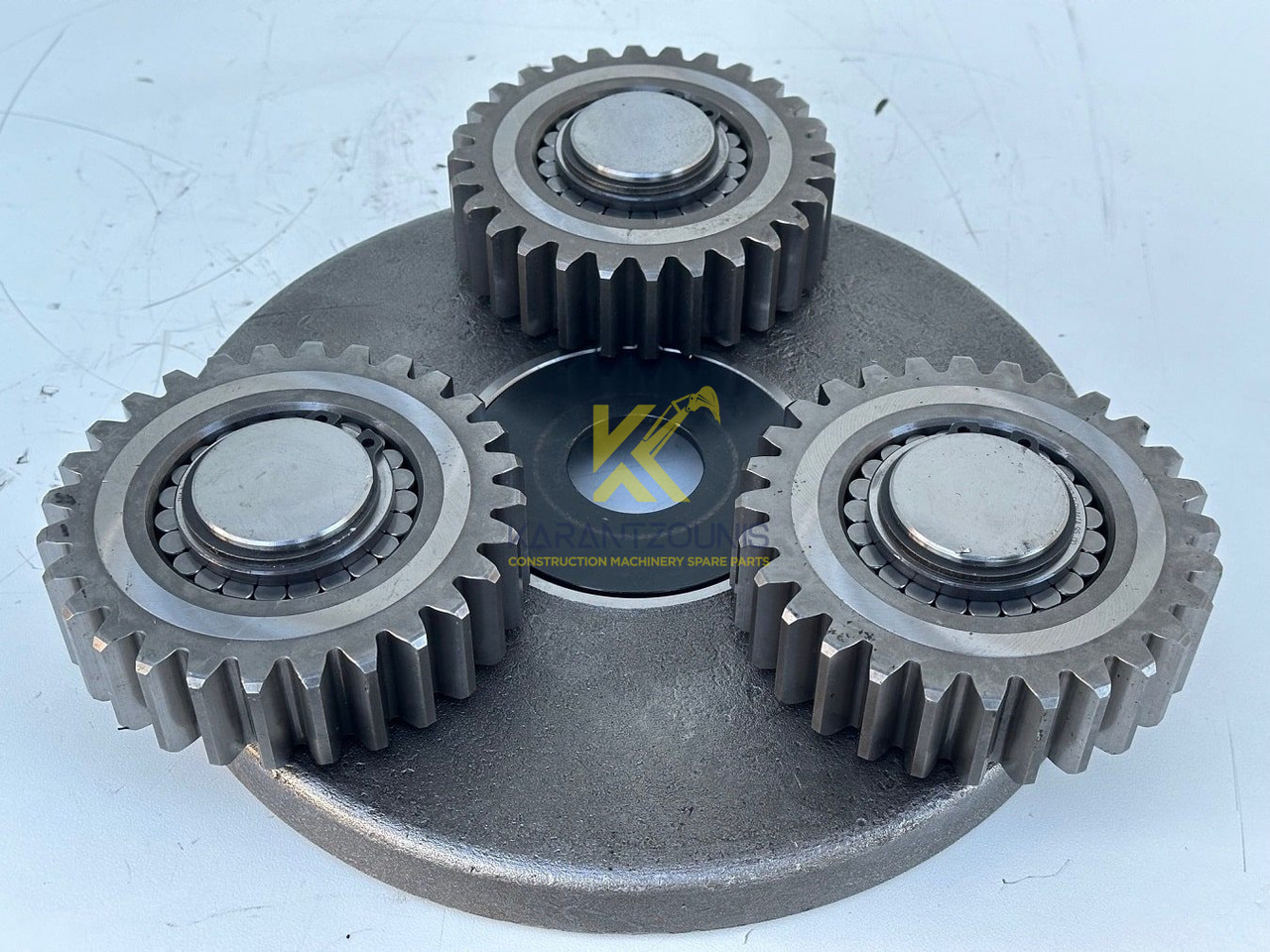 Liebherr Planetenträger ID-Nr.90024938 mit Planetenräder ID-Nr.90024939. FAT400P112 -FAT400P130 - FAT400P139. LO1936, LOS926, R926, R928, R930, R934, R936, R940, R944, R946, R950 T. #PL-PL.17.10# - محرك السفر - آلات البناء: صور 2 Liebherr Planetenträger ID-Nr.90024938 mit Planetenräder ID-Nr.90024939. FAT400P112 -FAT400P130 - FAT400P139. LO1936, LOS926, R926, R928, R930, R934, R936, R940, R944, R946, R950 T. #PL-PL.17.10# - محرك السفر - آلات البناء: صور 2