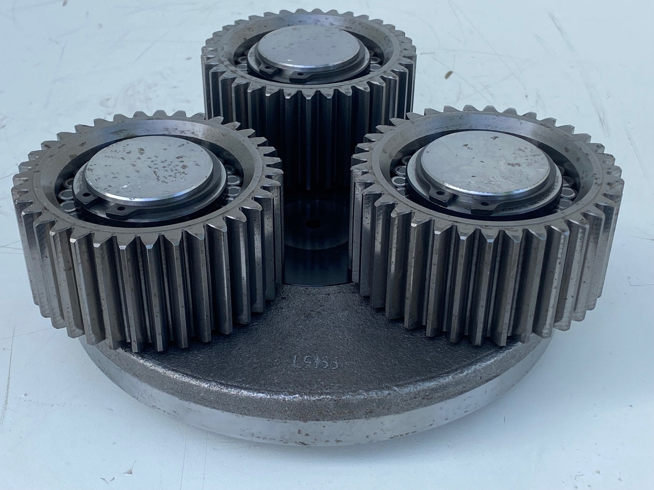 Liebherr Planetenträger ID-Nr.970559601 mit Planetenrad ID-Nr.944305703 - ID-Nr.90213986. A900, A904, A913 COMP, A914 COMP, A914, A916 COMP, A916, A918 COMP, A918, A920, A922 RAIL, A924 RAIL, LH18, - محرك سوينغ - آلات البناء: صور 2 Liebherr Planetenträger ID-Nr.970559601 mit Planetenrad ID-Nr.944305703 - ID-Nr.90213986. A900, A904, A913 COMP, A914 COMP, A914, A916 COMP, A916, A918 COMP, A918, A920, A922 RAIL, A924 RAIL, LH18, - محرك سوينغ - آلات البناء: صور 2