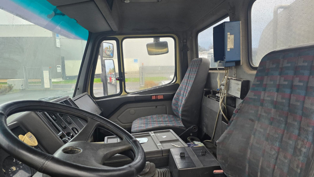 Mercedes Benz 1824 4x2 (Nr. 6217) - شاحنة صهريج: صور 5 Mercedes Benz 1824 4x2 (Nr. 6217) - شاحنة صهريج: صور 5