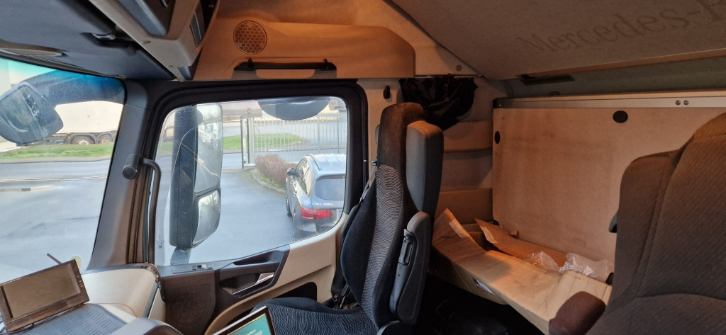 Mercedes Benz Actros 1842 4x2 (Nr. 5952) - شاحنة جرار: صور 5 Mercedes Benz Actros 1842 4x2 (Nr. 5952) - شاحنة جرار: صور 5