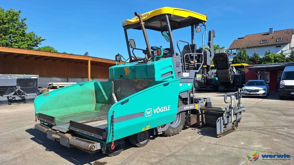 Vögele SUPER 1303-3i - العامل بالقار: صور 1 Vögele SUPER 1303-3i - العامل بالقار: صور 1