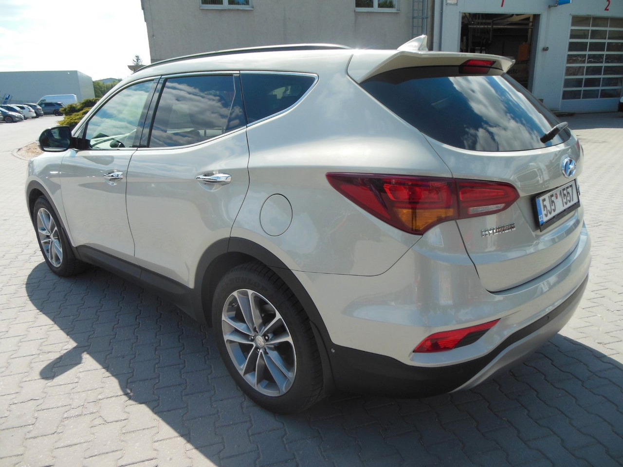 Hyundai Santa Fe 2,2 CRDi, 4WD, Automatic, Leder, Panora - سيارة دفع رباعي: صور 4 Hyundai Santa Fe 2,2 CRDi, 4WD, Automatic, Leder, Panora - سيارة دفع رباعي: صور 4