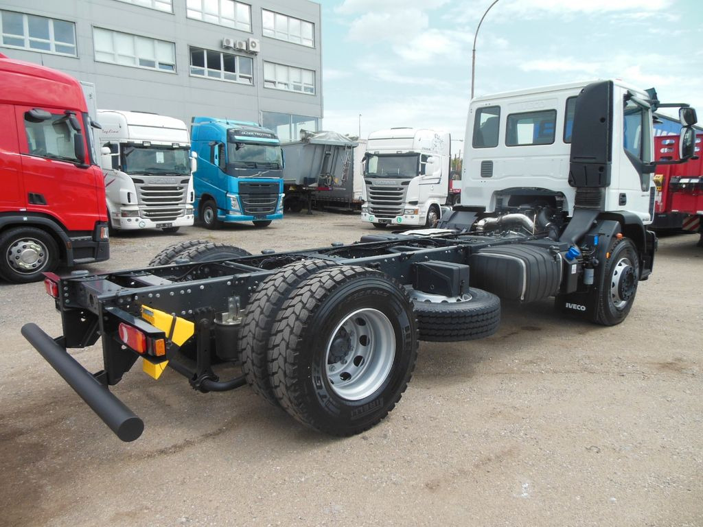 Iveco EUROCARGO ML 180E28/P, PTO - الشاسيه شاحنة: صور 3 Iveco EUROCARGO ML 180E28/P, PTO - الشاسيه شاحنة: صور 3