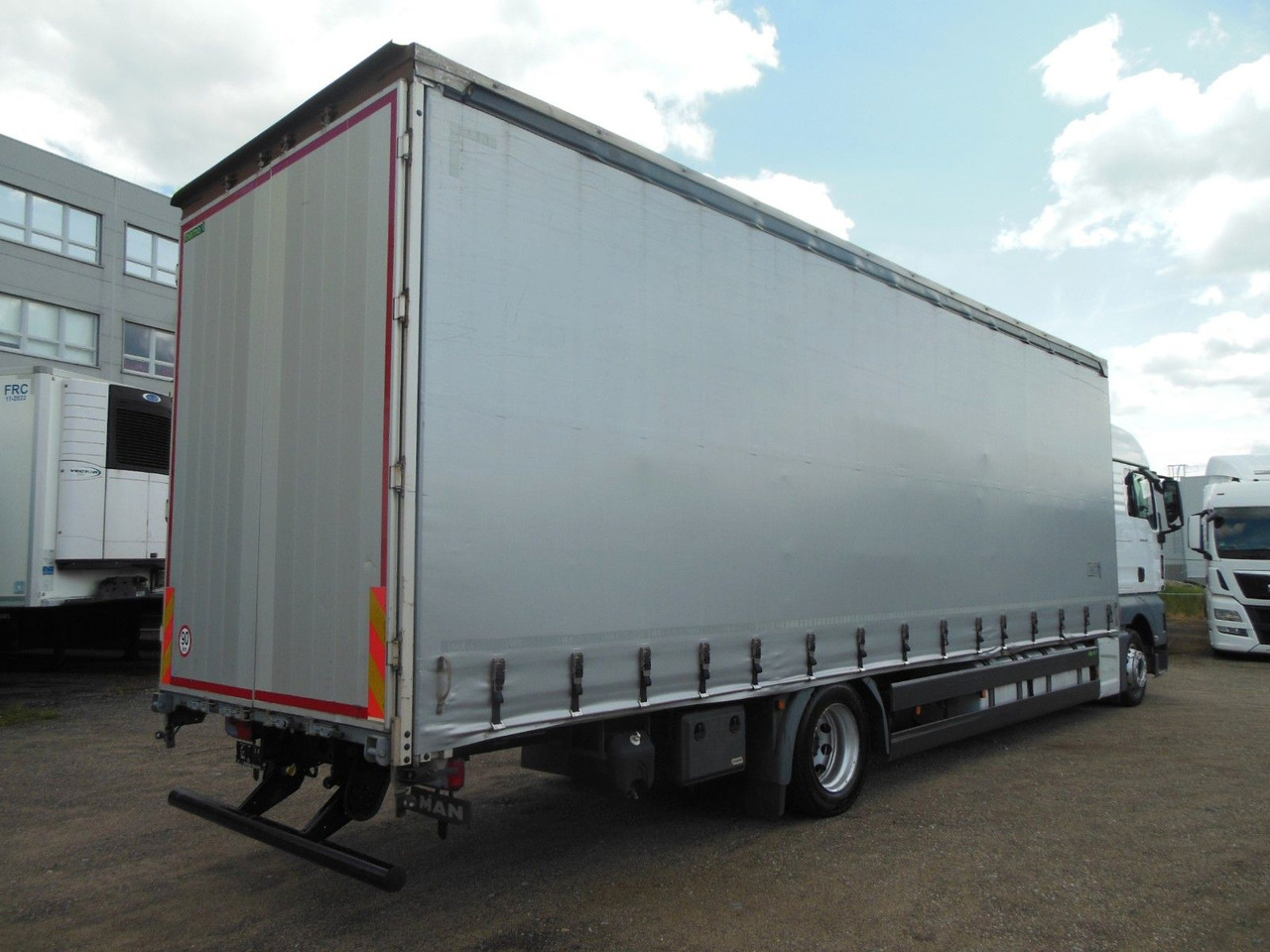 MAN TGX 18.460, XLX, VOLL LUFT, PRITSCHE 9,2M, TOP!! - شاحنة ستارة: صور 3 MAN TGX 18.460, XLX, VOLL LUFT, PRITSCHE 9,2M, TOP!! - شاحنة ستارة: صور 3