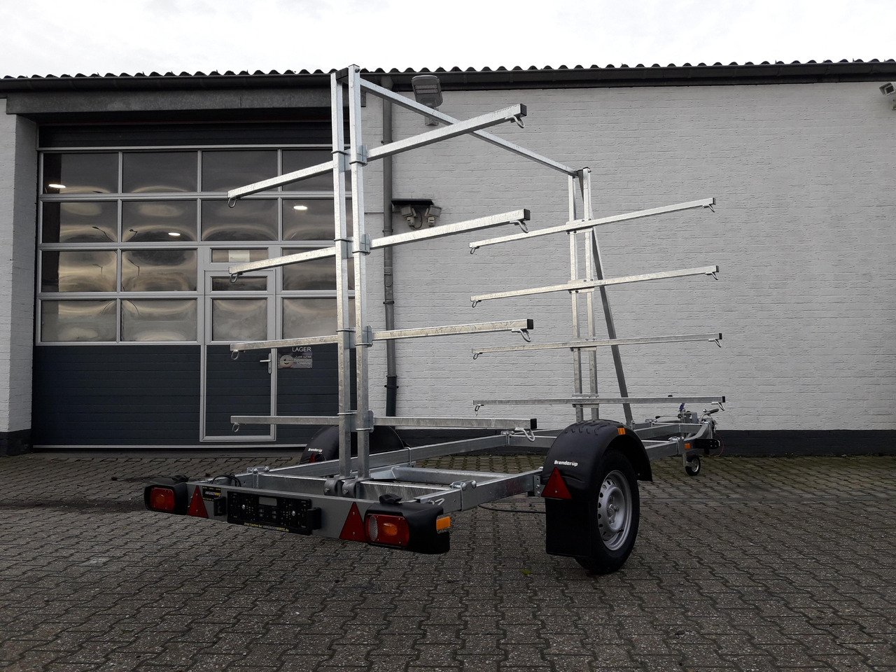 Brenderup Boattrailer Bootsanhänger 161000B CX Kanu / Kayak SUP Board Gestell 1000kg Online Aktion - مقطورة القارب: صور 5 Brenderup Boattrailer Bootsanhänger 161000B CX Kanu / Kayak SUP Board Gestell 1000kg Online Aktion - مقطورة القارب: صور 5